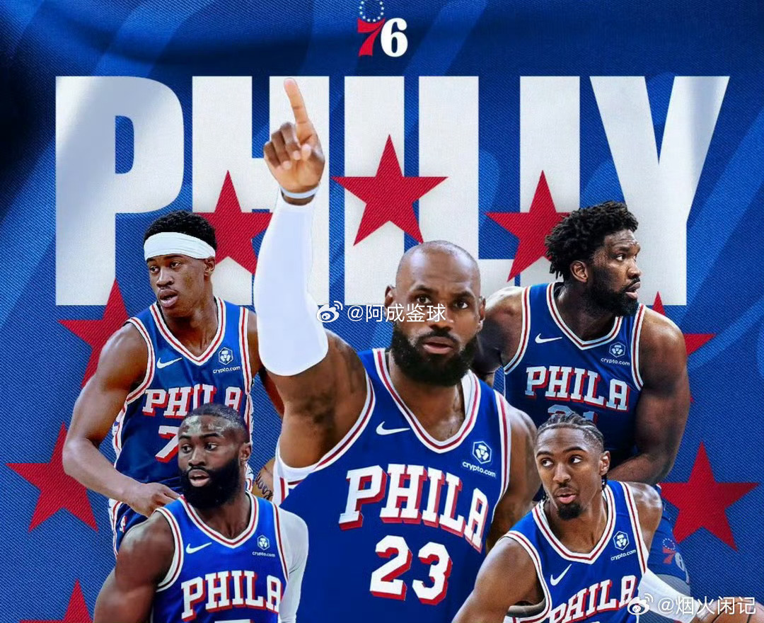 【NBA｜ 北京时间7月28日，76人主场球馆外全新竖立的海报，以此迎...