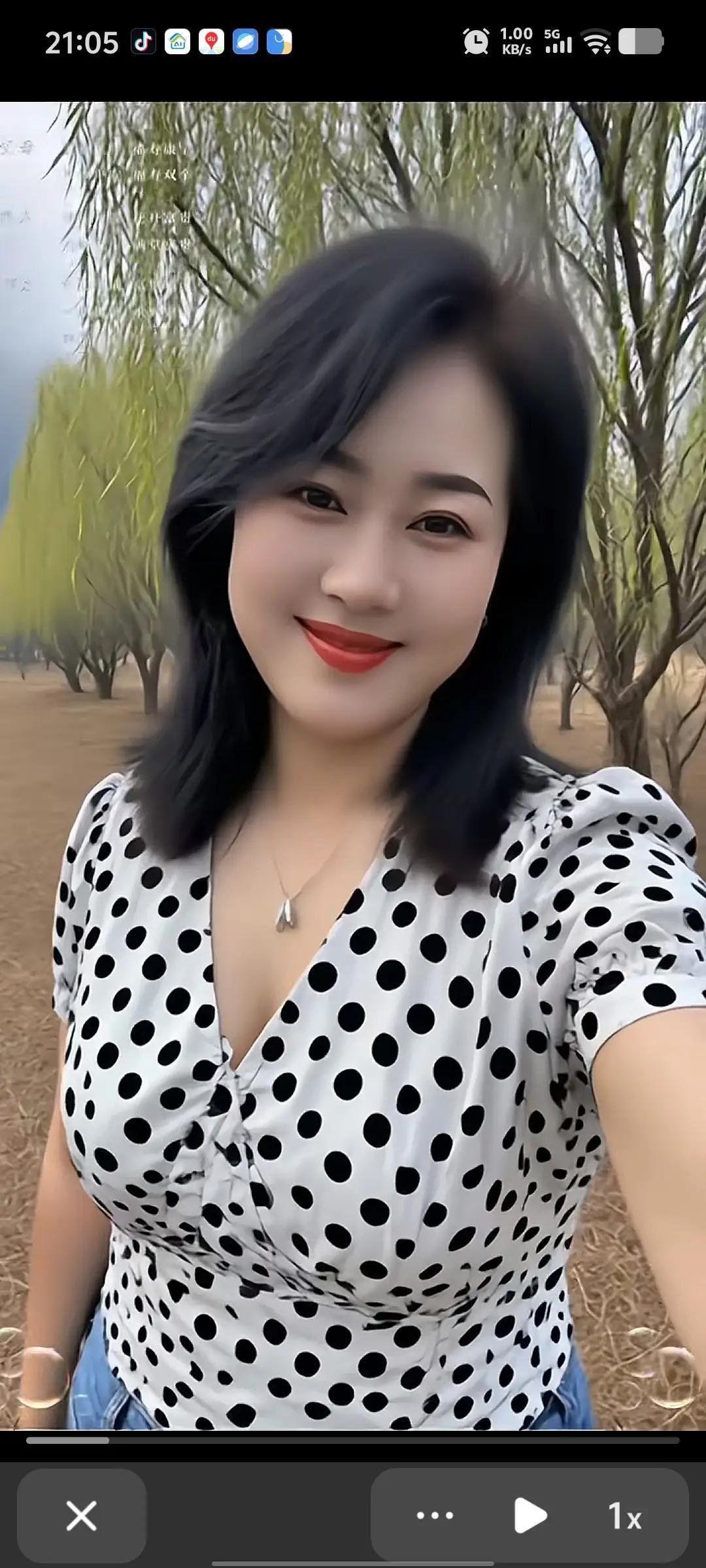 时尚穿搭、性感美女。