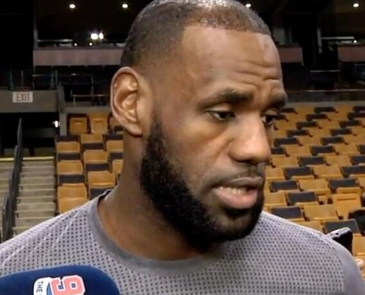 近日，前NBA球员安托万·贾米森在《Cousins》节目中谈到了年轻时期的勒布朗·詹姆斯。

贾米森表示：“勒布朗就像教练在场上的延伸，他能够看到一些甚至教练组都没有发现的东西。他的篮球智商其实是人们谈得还不够多的一部分。”

谈到当时奇才防守詹姆斯的策略，贾米森说道：“球探报告就是让他投，不让 ​
