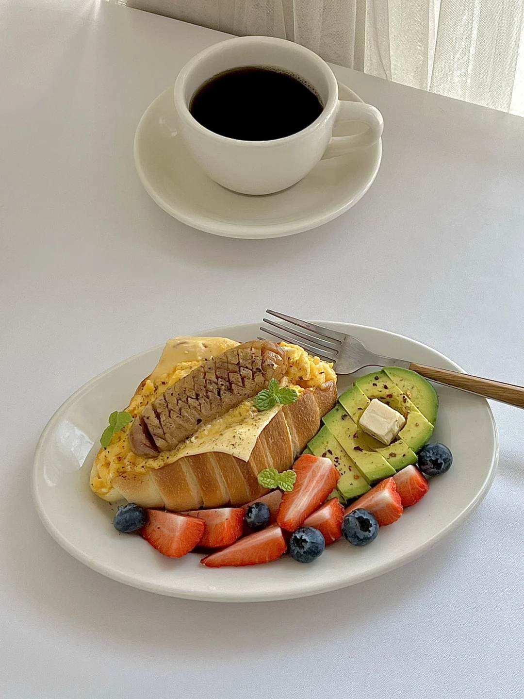 ☀️工作日早餐｜芝士滑蛋香肠盐面包三明治😋