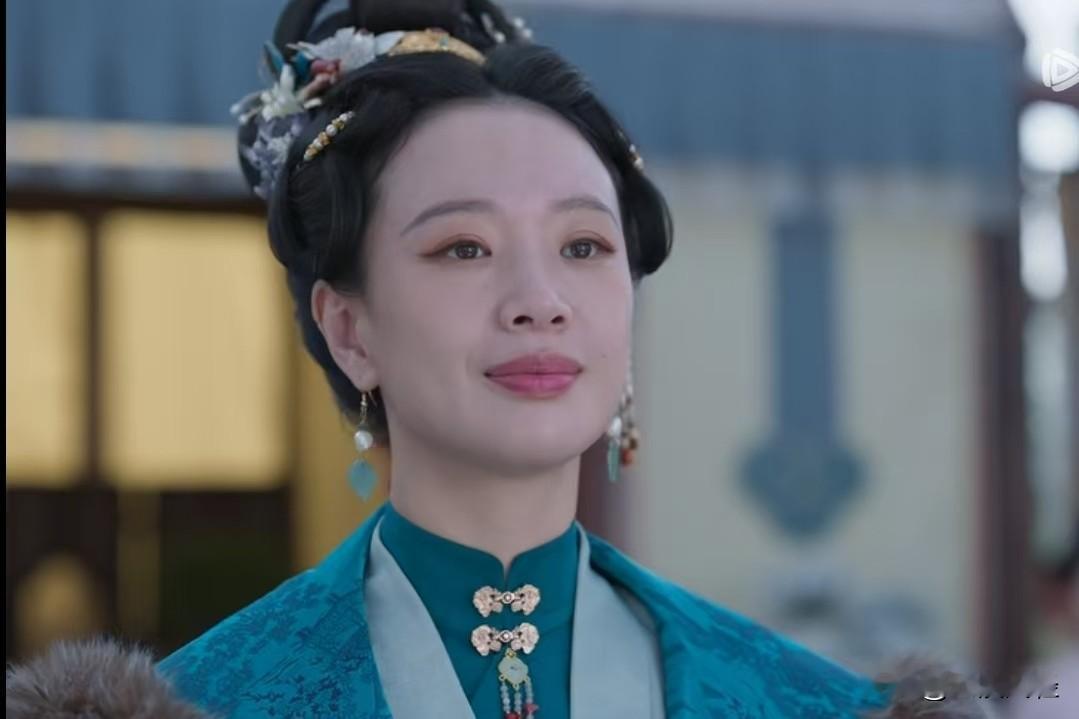 《兰香如故》第30集预告：赵星棠要故意羞辱许兰香，没想到兰香聪明绝顶，赵星棠这回注定要一败涂地，自取其辱了！

许兰香终于得知她苦苦寻找的蕺儿落入赵星棠的手中，为了救出蕺儿，她主动去跟赵星棠见面。

兰香微笑着跟赵星棠打招呼道：戴夫人，好久不见。

赵星棠把对林锦岐的恨意迁怒到兰香的身上，想当初她嫁