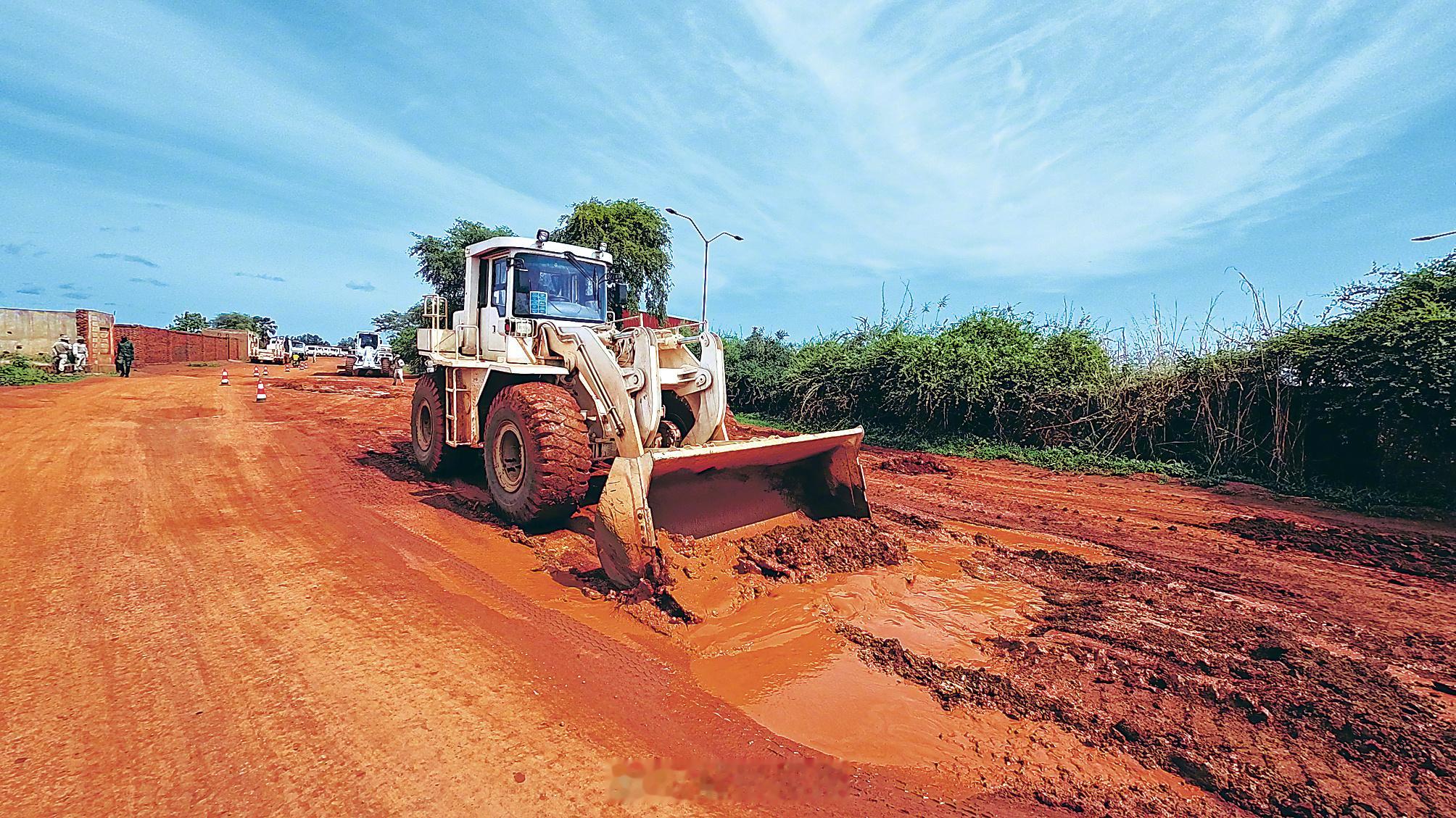 【我赴南苏丹维和工兵分队完成道路修复任务获赞誉】解放军报讯  特约记者...
