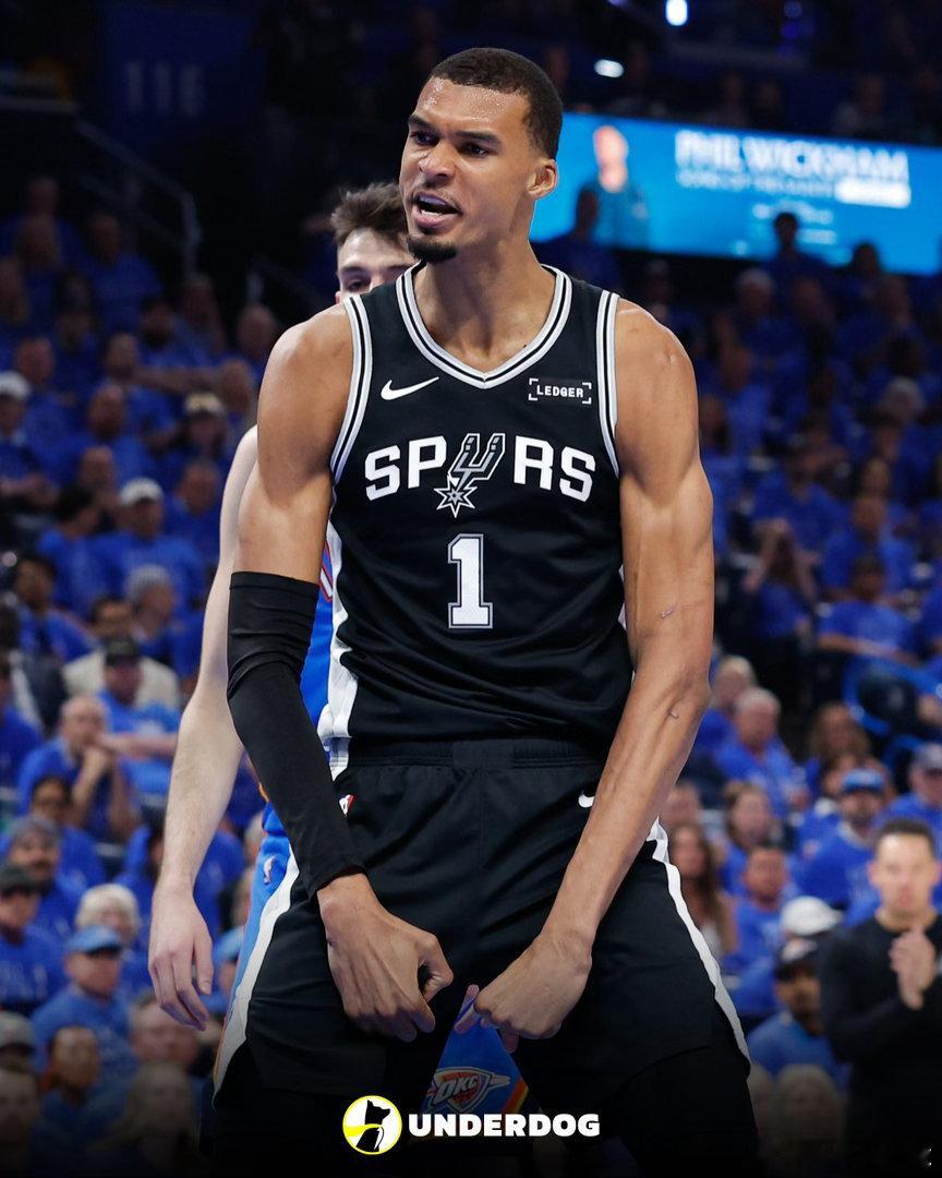 文班亚马炸裂41+24 马刺年轻双核率队拿下西决开门红  NBA西部决...
