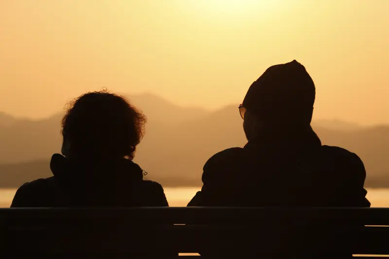 日常生活里，总有那么多让人哭笑不得的趣事。就像我朋友的周末，早上用军号...