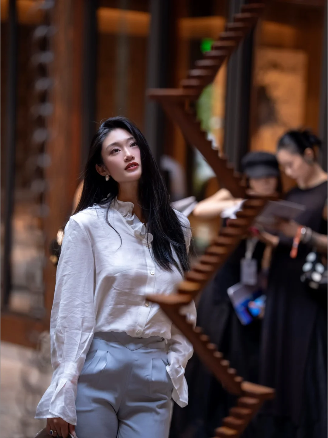 为什么越来越多高端生活方式，开始和艺术绑在一起？
	
中秋那天受养云邀请去看「养