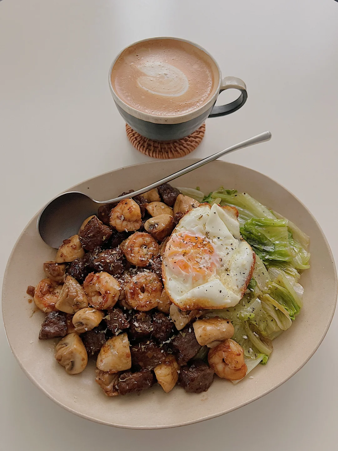 普通人的干净饭-牛肉虾仁口蘑盖饭🍱