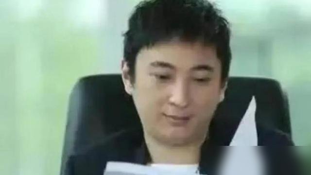 当年《战狼2》缺钱，吴京第一个找的是王思聪。王思聪没演，转头就投了钱。后来票房56亿，这笔账谁算谁服气。
吴京要的是那个富二代的角色，王思聪说自己演不了，但觉得片子能成，直接掏了真金白银。一个要脸，一个要利，事儿反而成了。
现在《战狼3》卡住了。吴京自己说，剧本不满意，写了又改，改了又废。现实里