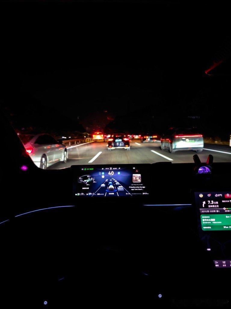 小艺开车🚗出行！

#智界R7##智界[超话]##鸿蒙智行#  ​