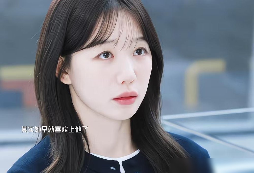 鹿小葵式假笑一出来，这剧就完了。
徐梦洁那版《好一个乖乖女》刚上线，弹幕直接炸锅，全是喊换回余茵柯淳的。观众眼毒，长短剧拼到最后拼的不是制作费，是演员脸上那点“狠劲”。余茵低头抬眼不说话，压迫感就来了。徐梦洁演复仇，像在背课文，眼神是空的。
更讽刺的是，这姐们儿另一边还在《乘风2026》舞台上蹦