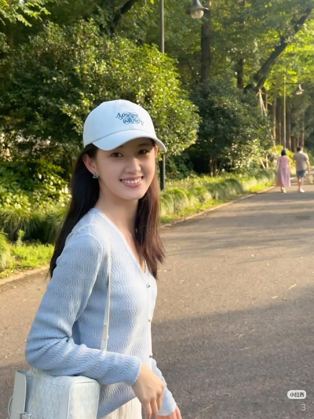 #郭宇欣[超话]# [送花花]#向全世界安利郭宇欣# 
保持热忱与清醒🌿，默默积蓄力量，终会遇见属于自己的风景！
​