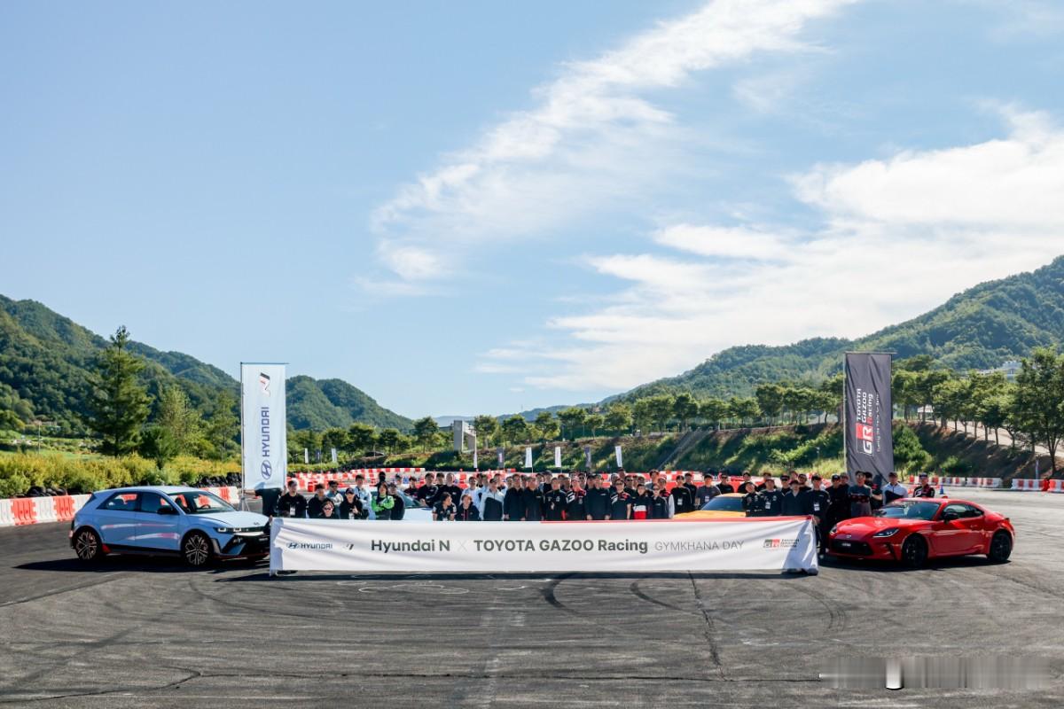 韩国🇰🇷： 现代N系与丰田GR系，第二次赛车运动合作 高性能车主齐聚一堂         

【每日汽车】报道  现代汽车公司和丰田韩国公司联合举办了一场金卡纳比赛，邀请两家公司旗下高性能品牌的客户共同参与。比赛的重点在于鼓励现代N系列和丰田GR系列的车主组队，共同享受赛车运动的乐趣，而非追求个人纪