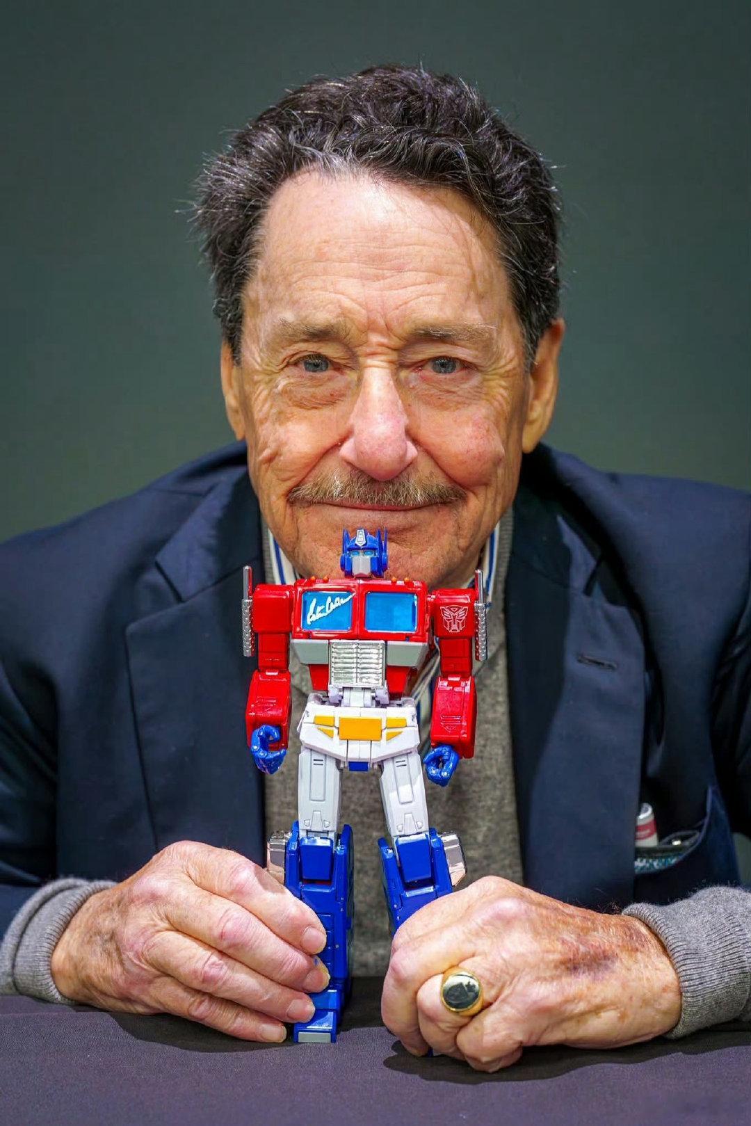 I am Optimus Prime. I send this message to any surviving Autobots taking refuge among the stars. We are here. We are waiting…… ​