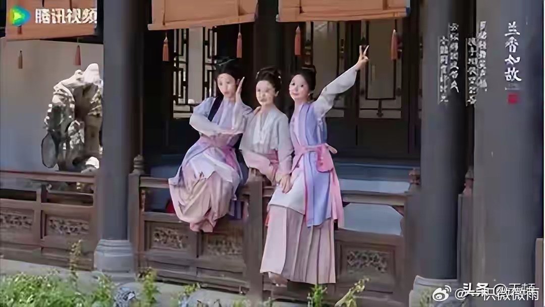 完结了，收视还依旧第一！谭松韵在人民日报发文，联合国也来点赞

收官近一周，《兰香如故》的热度丝毫没退。
新剧轮番上线，它依旧牢牢钉在云合、骨朵等榜单前列，热度续航能力远超同期剧集。
10 月 20 日谭松韵接受央视新闻专访，用 “守活、藏锋、如故” 三个词拆解许兰香的一生，瞬间刷屏讨论区。 ​