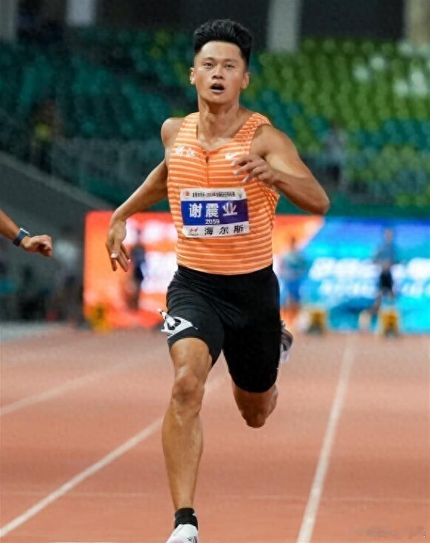 全国田径锦标赛男子百米飞人大战落下帷幕！33岁谢震业跑出10秒10，刷...