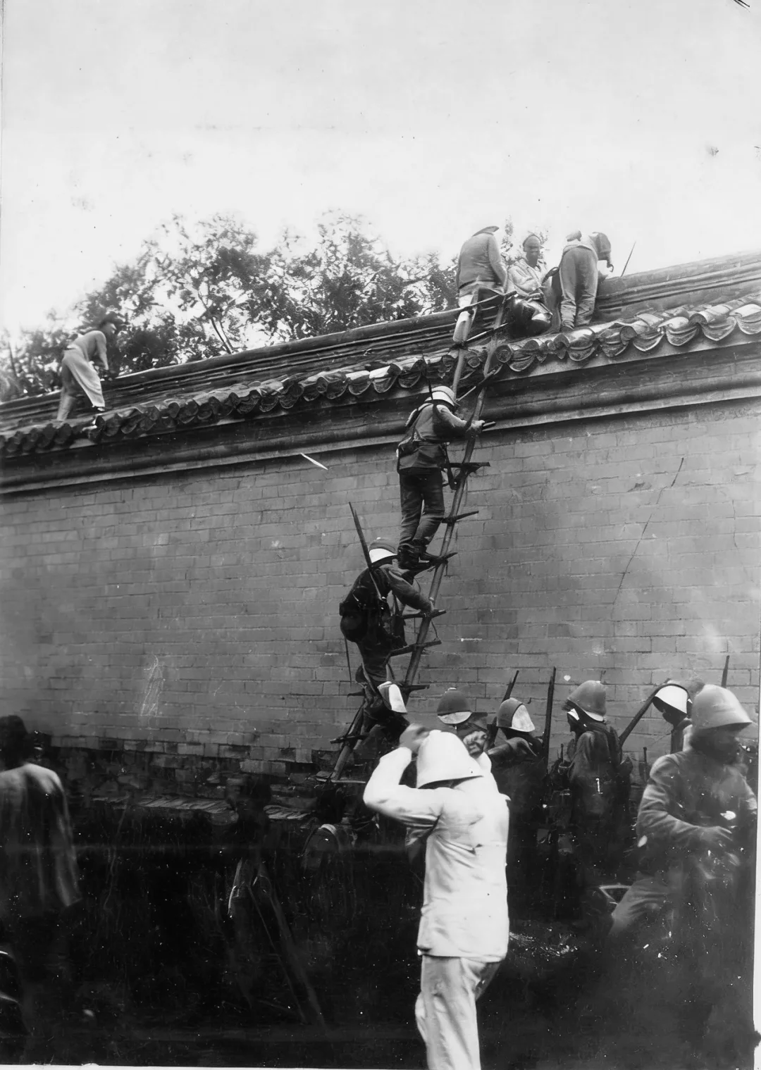 一张1900年的照片让人如何评判？麻木无感！