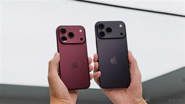 iPhone 18 Pro系列已于2026年9月正式发售，虽然起售价突破万元且机身显著增重，但其在2nm芯片散热、物理可变光圈影像及续航快充上的内在升级，被多方评测视为近年来变化最大的一代Pro机型。