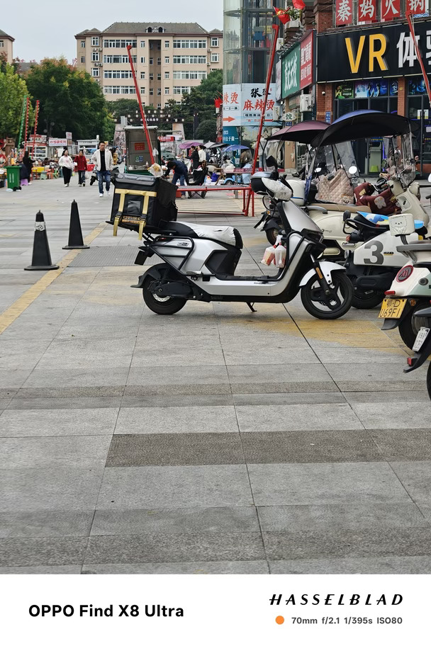 蒸笼、推车、来往路人，没有华丽的布景，平淡真实的市井生活，充满力量。#OPPO原相机发力了#OPPO影像大赛#OPPOFindX10 #OPPO旅拍神器  #O粉会