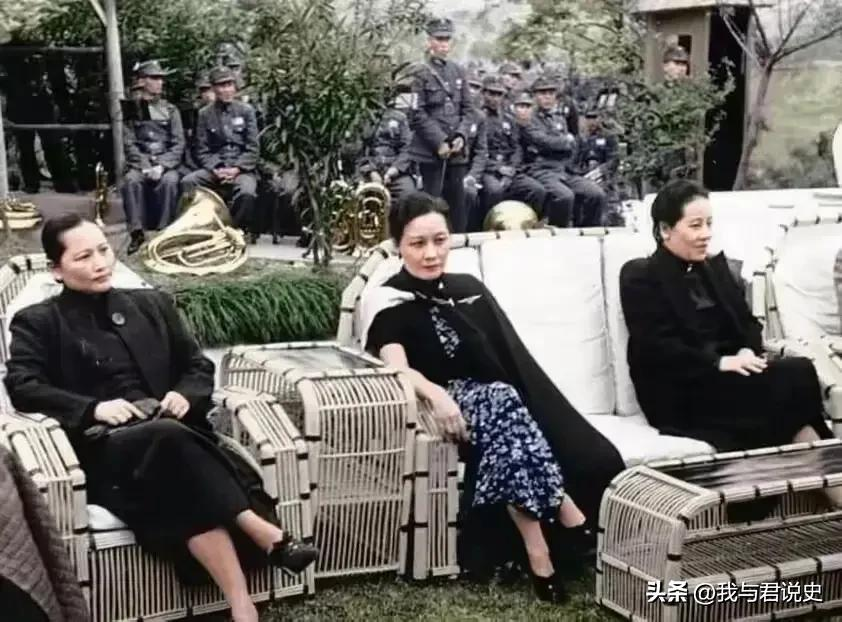 这是宋霭龄，宋庆龄，宋美龄，三姐妹的一张合影。  仔细看这三姐妹，就属...