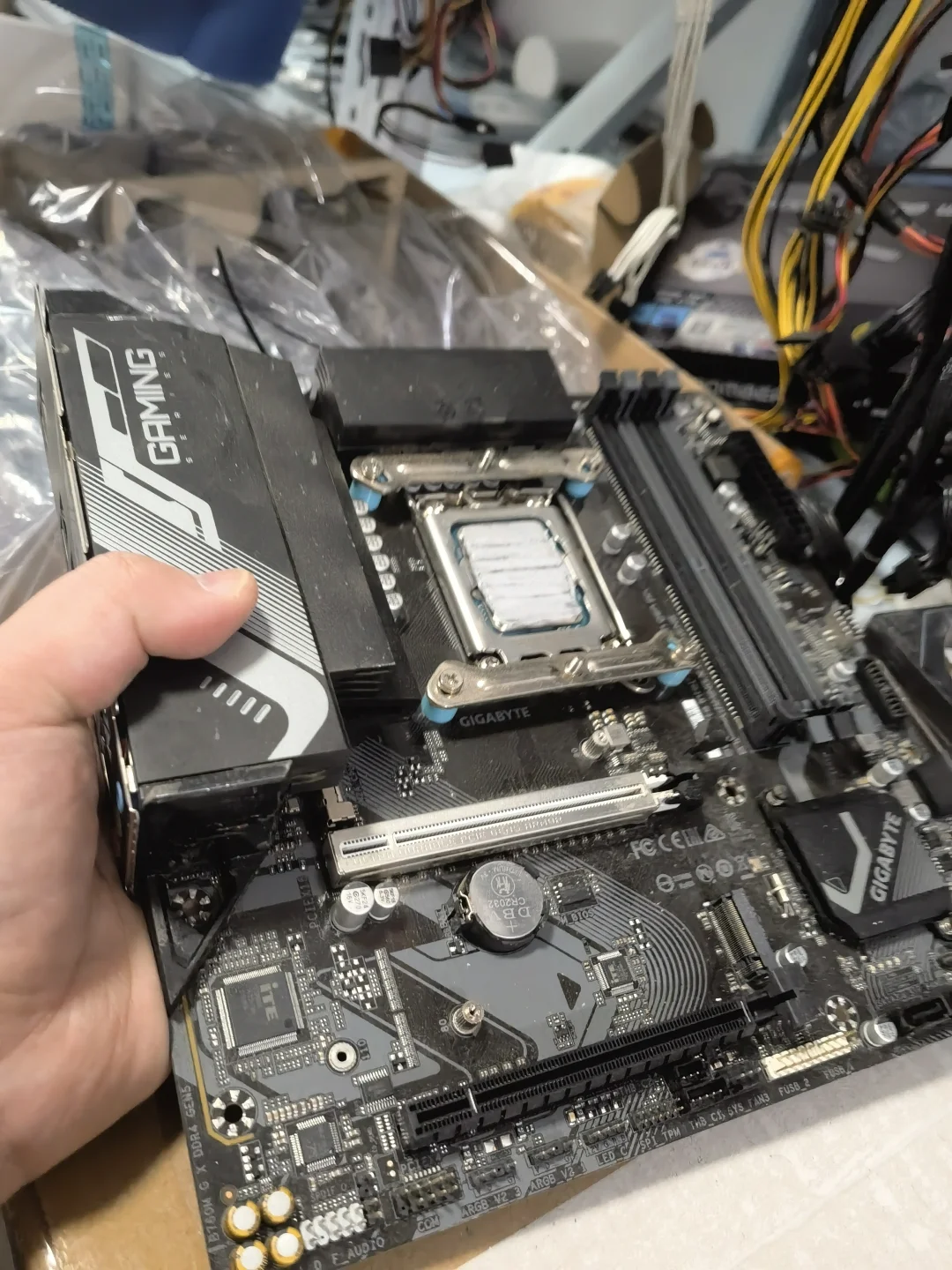 猫尿电脑里了，好腥啊