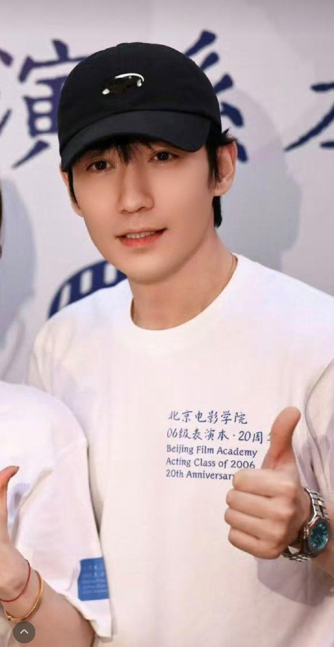 完全男大[期待]

#朱一龙给大学同学送20周年伴手礼# #朱一龙高叶彭冠英北影同学聚会# ​