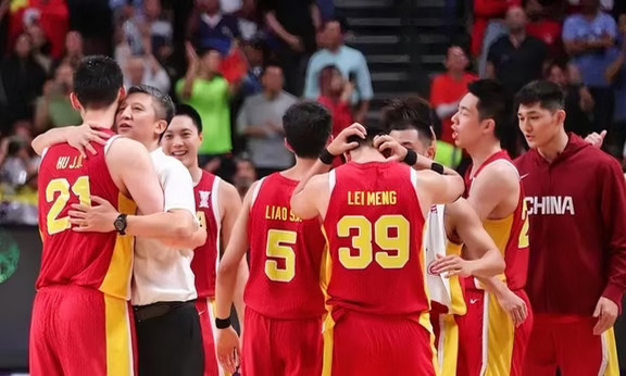 中国男篮连夜官宣3人离队，崔永熙成变数！