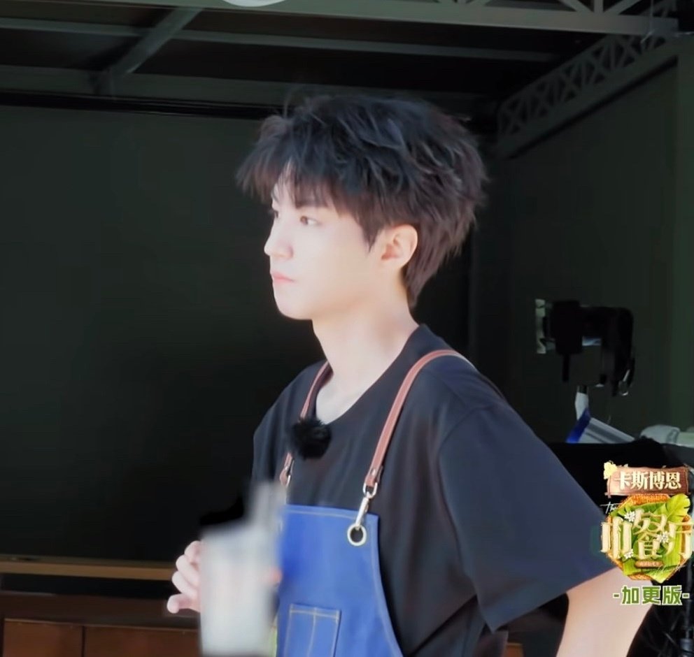 小肉包子我亲哭你
#王俊凯中餐厅10# ​