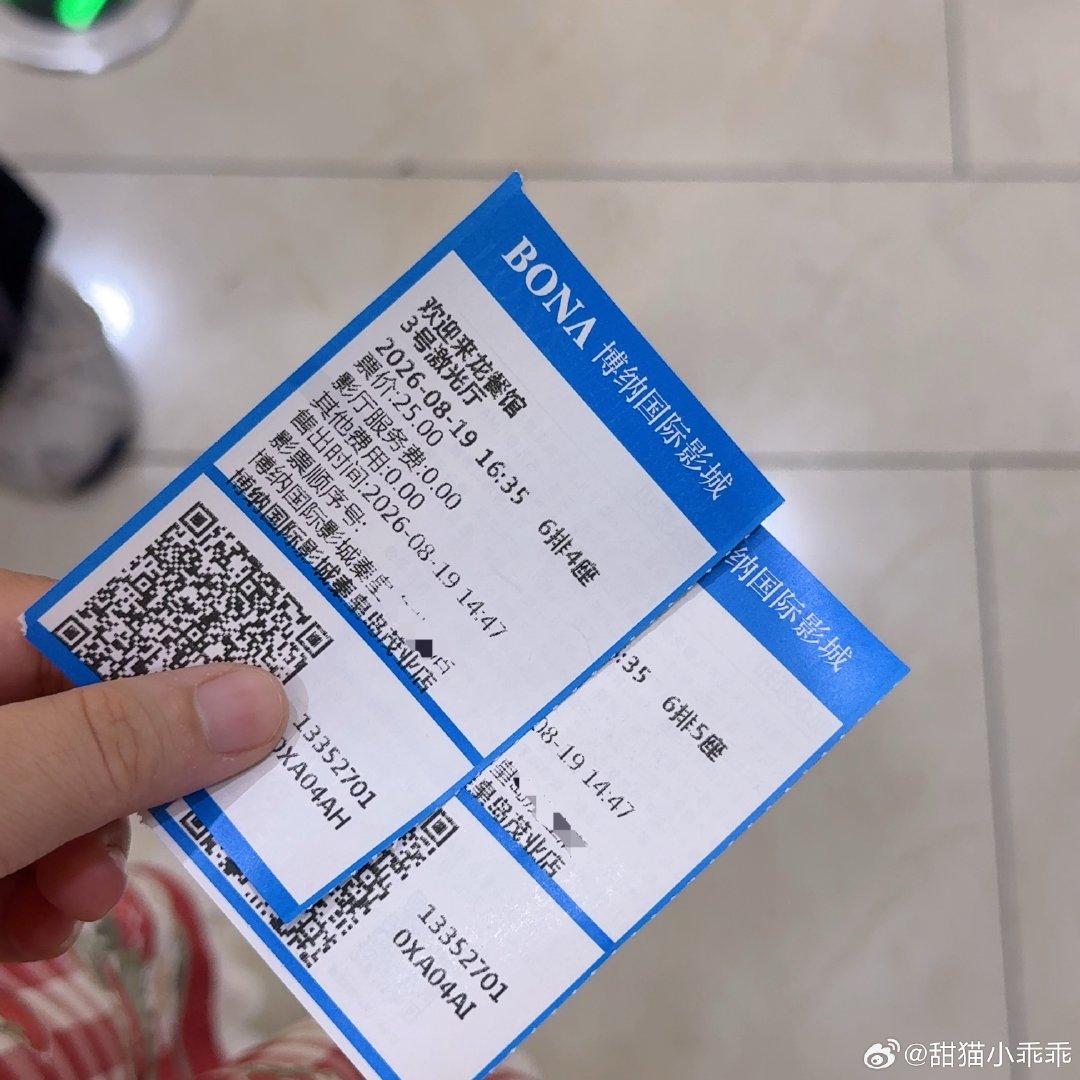下午和白切黑去看《欢迎来龙餐馆》，真的很好看！泪点太多了我一直在哭[捂嘴哭]

来之前我忙来着，白切黑临时决定看电影的，当时白切黑说是沈腾演的，我以为是喜剧片呢啊啊啊啊！没想到是反战题材...

好震撼[淡淡的]出门了哭的我头疼，推荐大家都去看！！ 

#电影欢迎来龙餐馆# ​