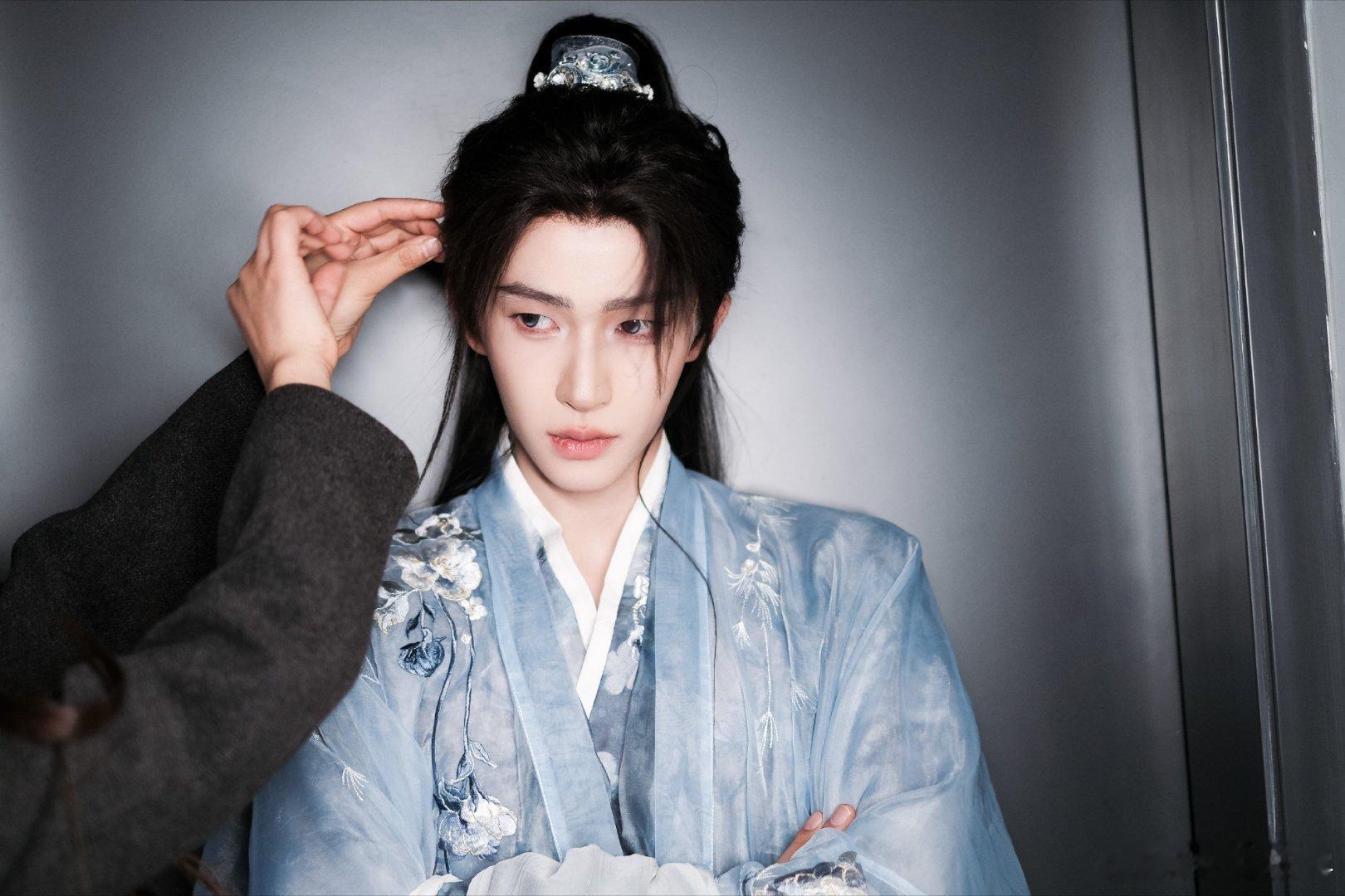 #刘宇廿六驭梦山河# ly#刘宇0824生日快乐# 
发现一个漂亮宝宝
​