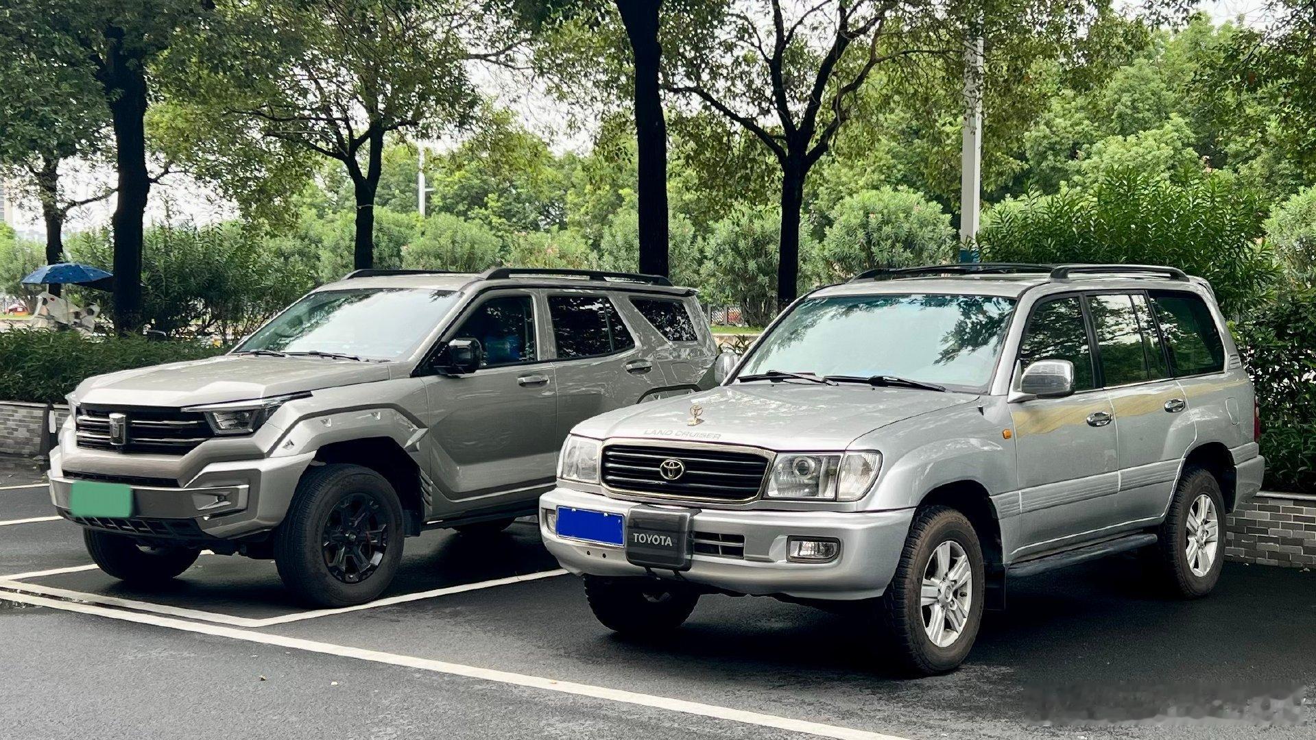 LC100又陪我征战了一周，正好用了一箱油，旁边的坦克400看着车身高...