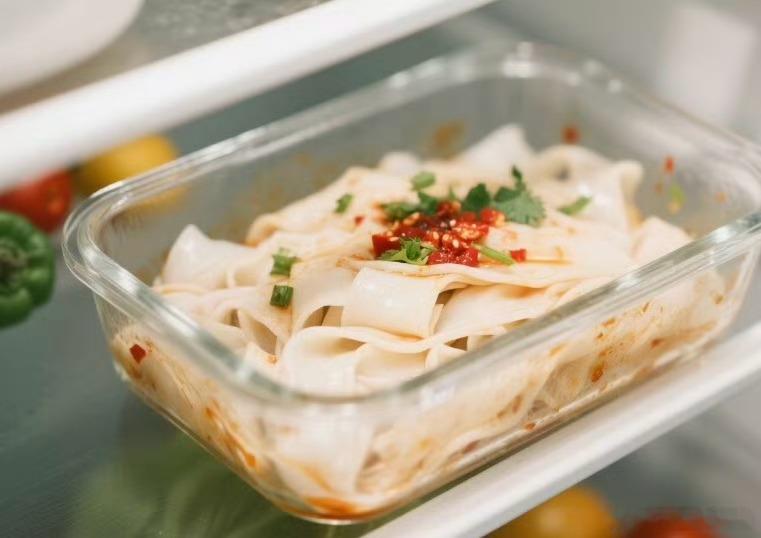 隔夜凉皮 中毒东西还是要吃新鲜的。 ​​​