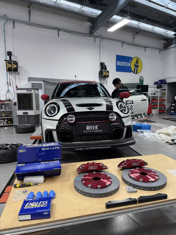 宝马MINI JCW F56｜前轮EC671碳陶刹车套装