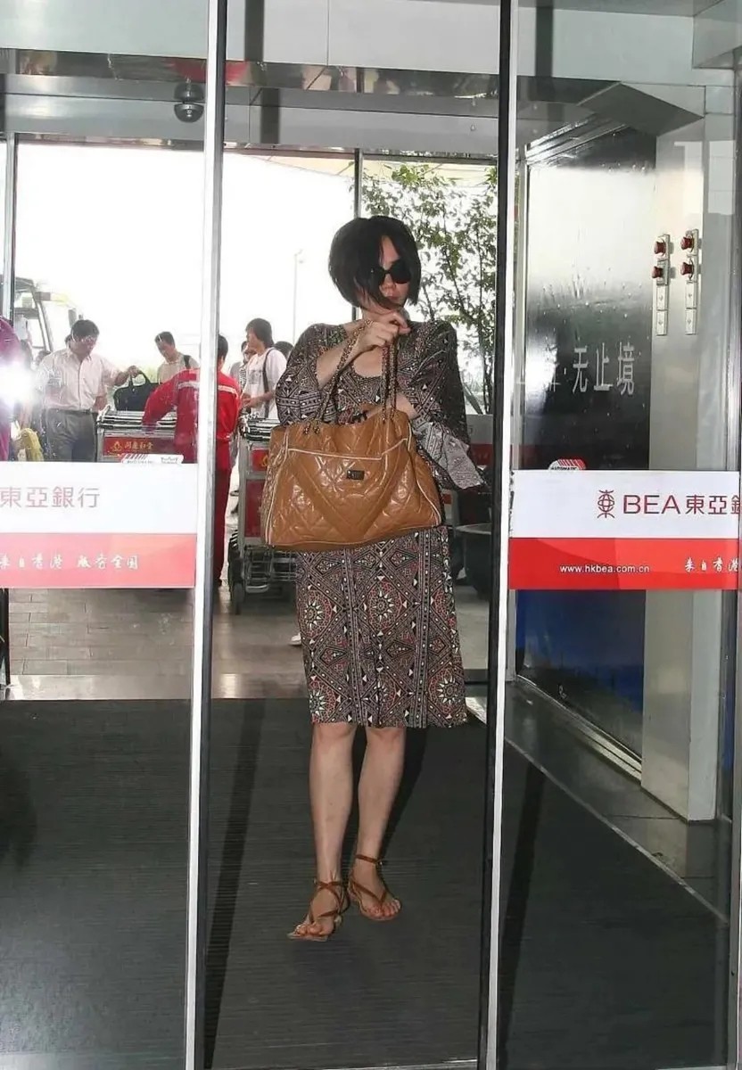 谢霆锋偏爱王菲半生：最好的爱情，从不是世俗般配
在世俗的眼光里，谢霆锋与王菲的感情，始终是娱乐圈最让人费解的谜题。世人总习惯用年龄、颜值、过往经历去评判一段感情的适配度，一遍遍追问：谢霆锋到底看上了王菲什么？历经二十年分分合合，跨过流言蜚语、人来人往，他始终坚定选择王菲。其实这份跨越半生的偏爱，从来