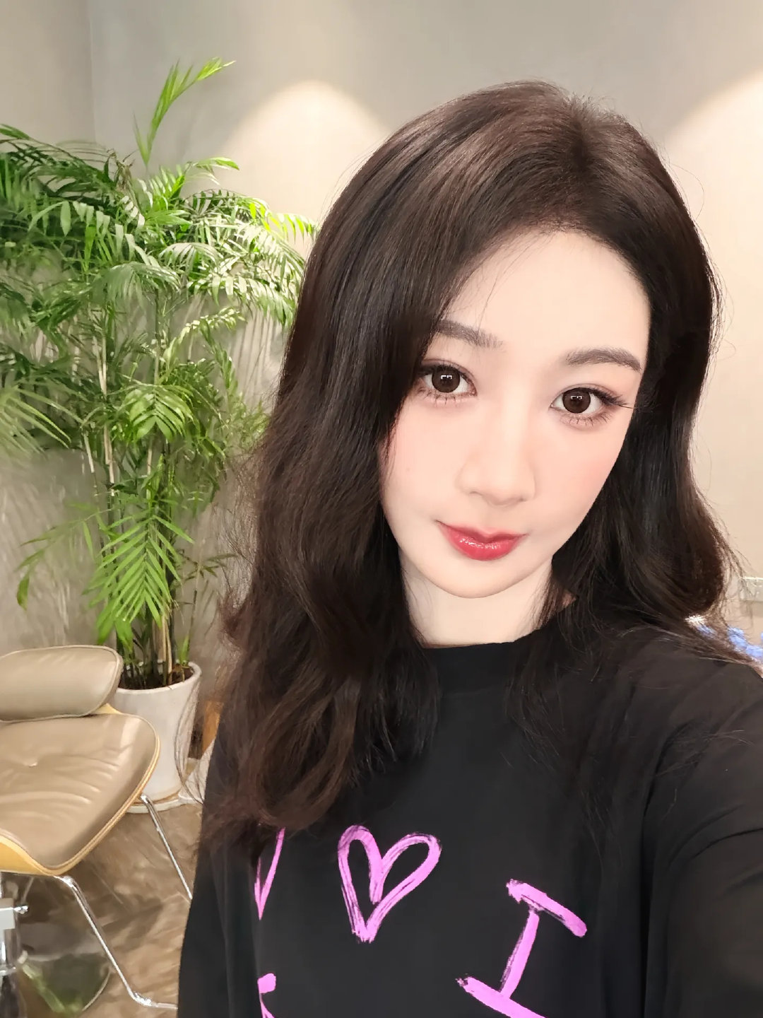 #杨紫[超话]##夏日Highlight时刻# yz#‍杨紫家业# yz#杨紫李祯# 

悬挂云雾中的月，星星下玫瑰不及你娇艳


【杨紫家业|杨紫李祯|杨紫国色芳华|杨紫何惟芳】 ​