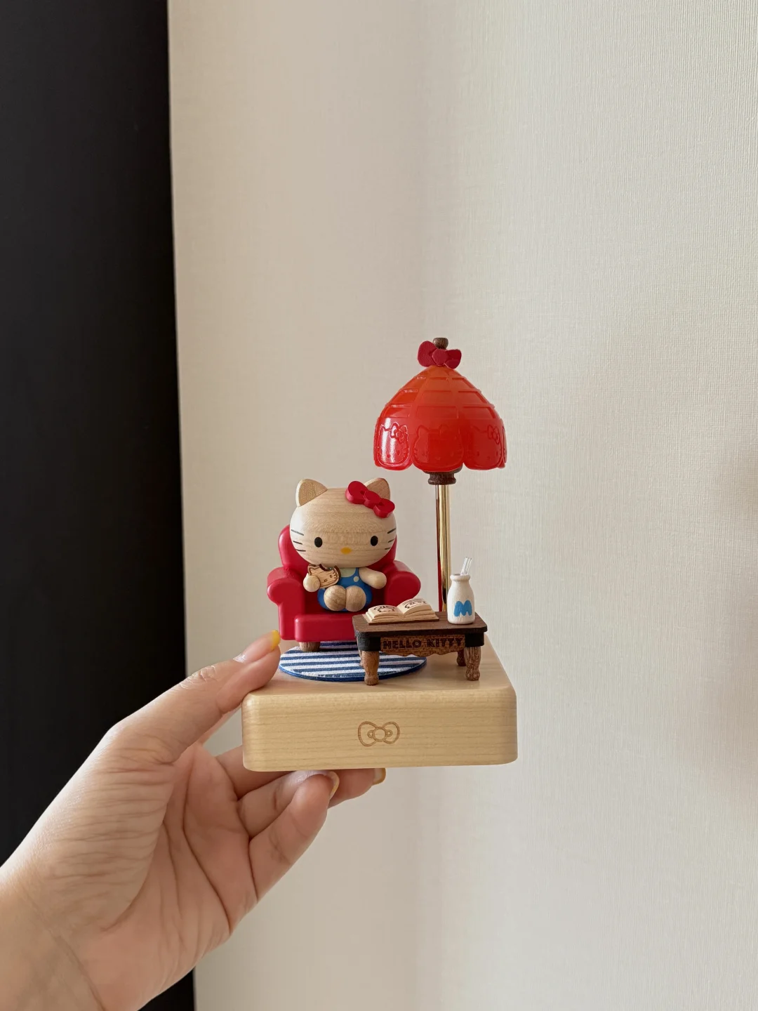 啊不是…我的Kitty灯把我迷住了😍