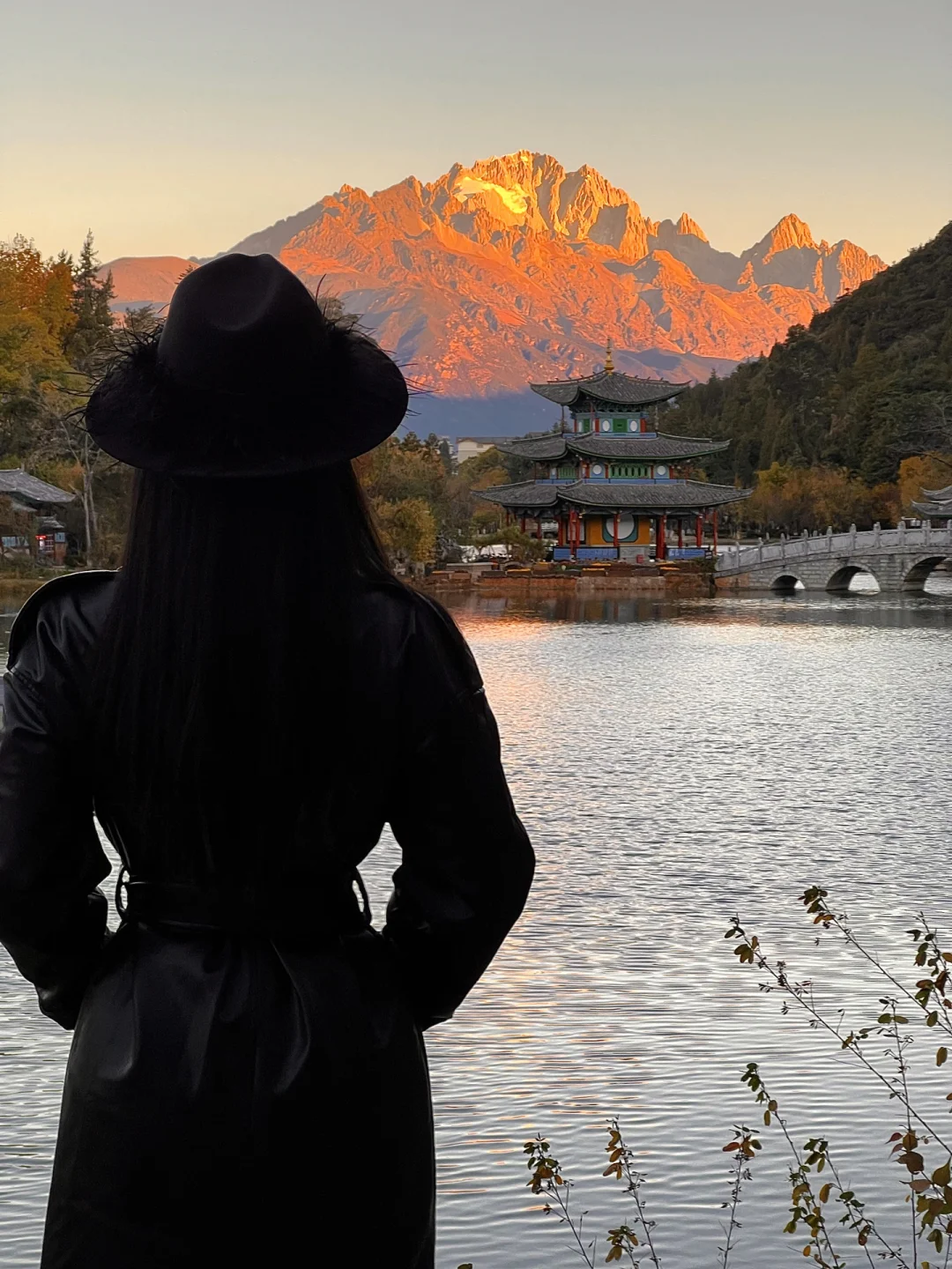 丽江｜玉龙雪山日照金山机位—黑龙潭公园