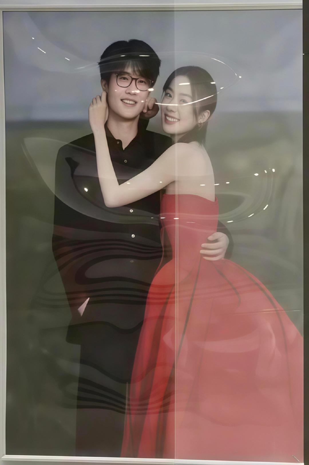 #许嵩婚纱礼服是借的# 许嵩婚纱礼服是借的，这大概就是音乐才子的务实。把钱花在音乐上，把心花在冯禧身上。 ​