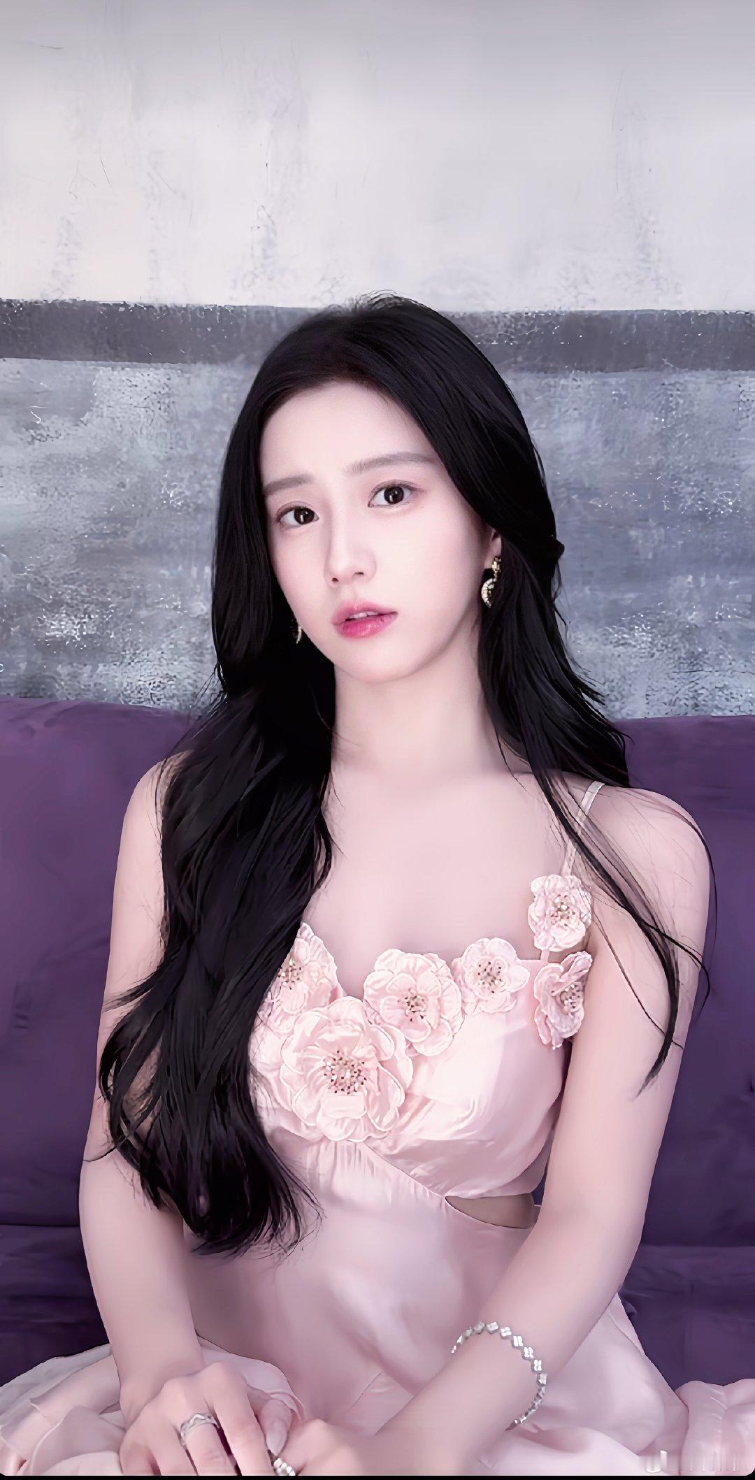·#包上恩[超话]#
·欧尼、你好美
·#包上恩# ​