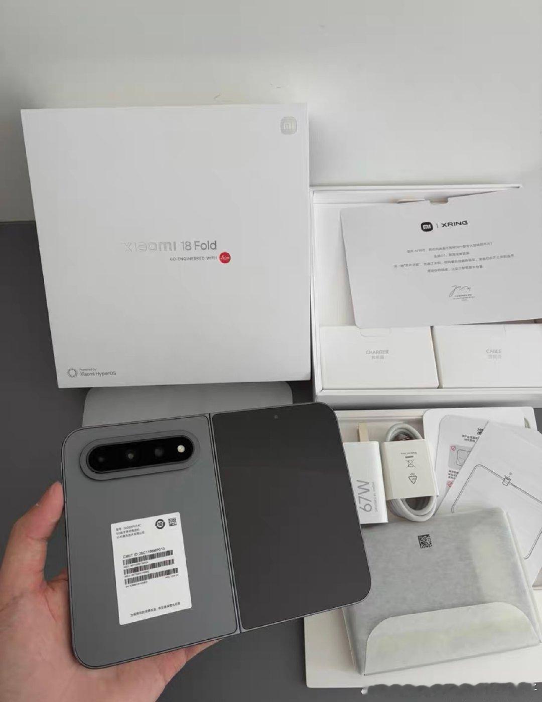 #二手手机[超话]#  小米18fold，16+1tb，黑色，全套99新，9.14激活。 ​