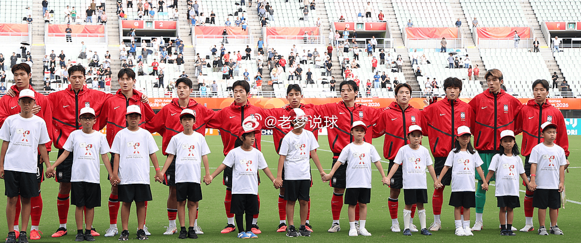 亚运会男足半决赛，韩国U23以2-1逆转中国U23晋级决赛。赛后，韩国媒体OSEN发文点评本场比赛，并用“粗野的少林足球”形容中国队在比赛中的部分防守动作。

OSEN在文章标题中写道：“克服中国队粗野的‘少林足球’和不利判罚，韩国2-1逆转取胜，晋级决赛并冲击亚运会四连冠。”

该媒体表示，中国队在比 ​