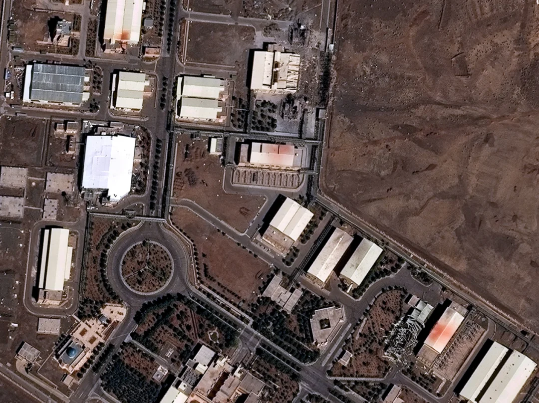 卫星图像显示，伊朗纳坦兹核设施遭破坏