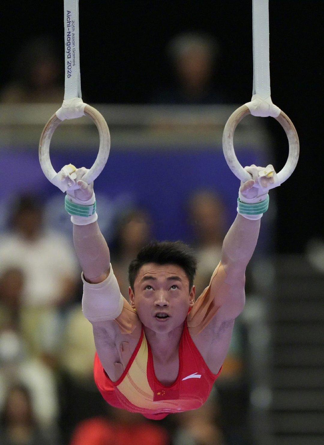 顶住压力，再夺荣光！中国体操男团勇夺亚运男团金牌，完成亚运三连冠。
队员们不畏强敌，每一个翻腾、每一次落地都尽显功底。有人带伤坚守赛场，全队拧成一股绳，用实力捍卫荣誉。
汗水铸就金牌，拼搏彰显风采，为中国体操男团喝彩！
 
#亚运会 ##中国体操男团亚运夺金# ​