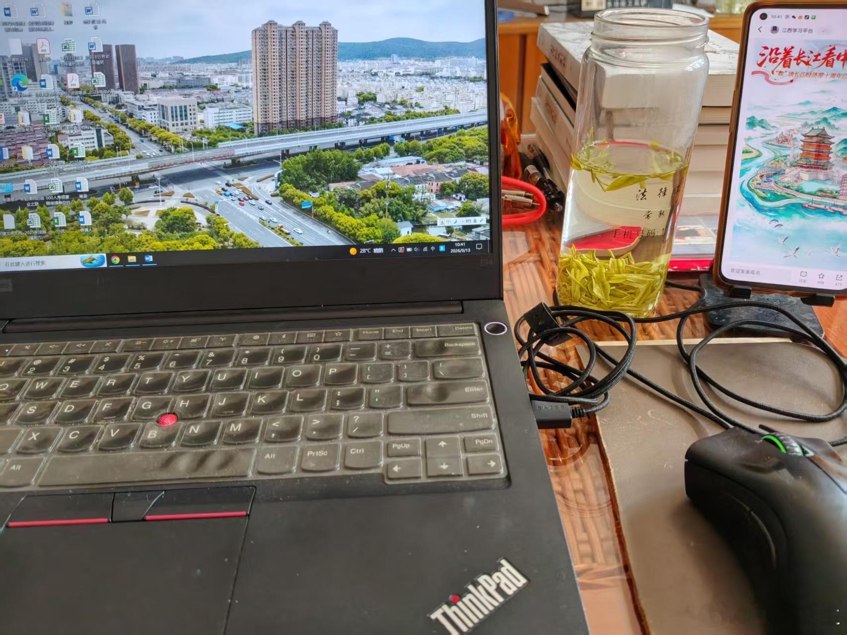 心理学交流之生活中的“听话”
生活中，听话是一门艺术
病人会听医生的话
学生要听老师的话
情侣之间愿意听对方的话
被管理者要听管理者的话
下级要听上级的话
当事人爱听律师的话

在绝对信任的人面前，
是百分百言听计从的听话

如果在生活中，一方产生抵触情绪，
不太听话，听不进去，甚至对着干，
 ​