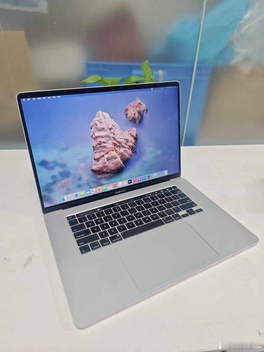 苹果16寸MacBook Pro A2141， 最后一代支持双系统的图形工作站笔记本，汰换下来的，老规矩 9月4号0点前点赞满3000从中抽了。 ​​​ ​​​​