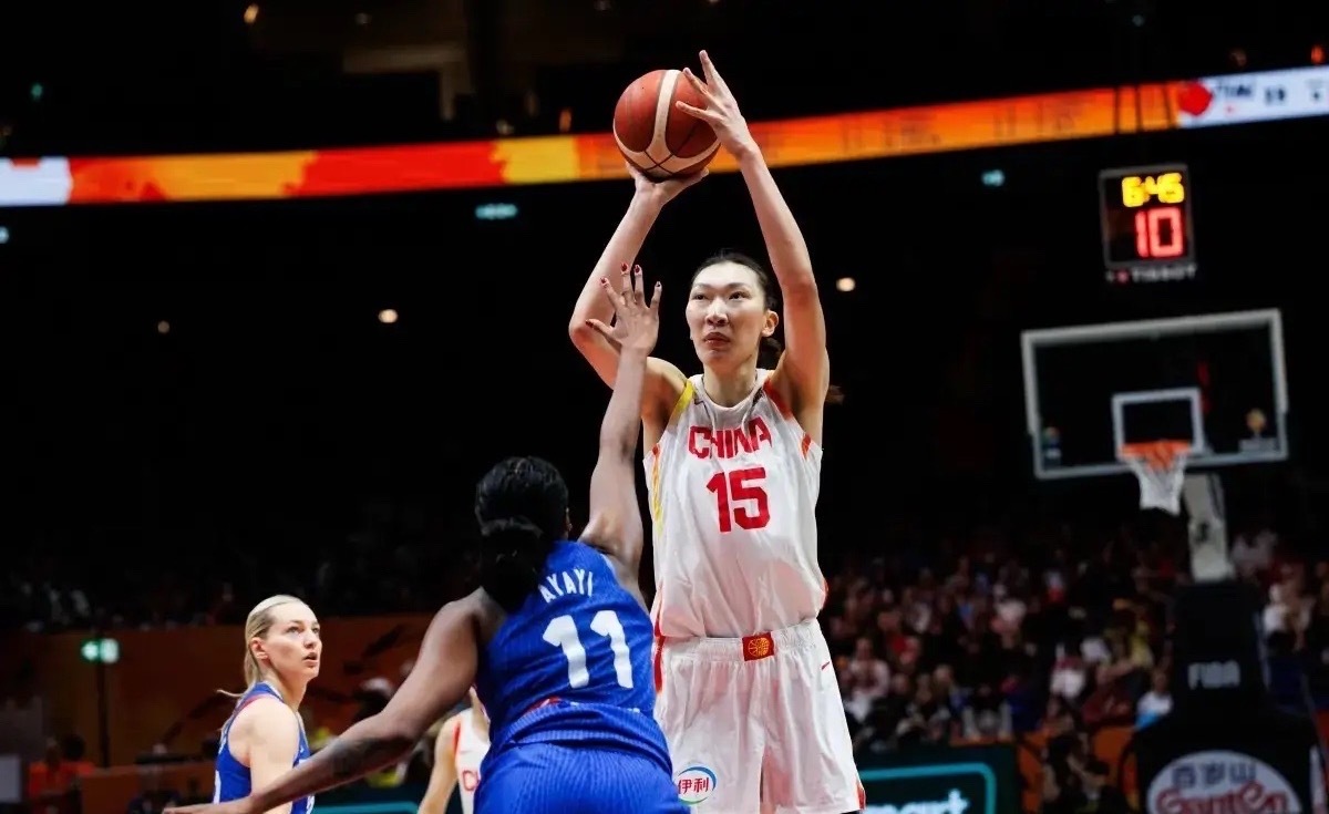 法国女篮教练谈韩旭：

“韩旭不愧是WNBA的球员，确实是十分出色，她在我们的严防之下，一直能够得分，有中距离，也有三分，真的非常全面的中锋，我非常欣赏她。”

韩旭今天的表现依旧出色，21分9篮板，已然是燃尽了所有！

法国女篮一直在针对韩旭，她们知道韩旭是中国女篮的最强点！

在这种强度的 ​