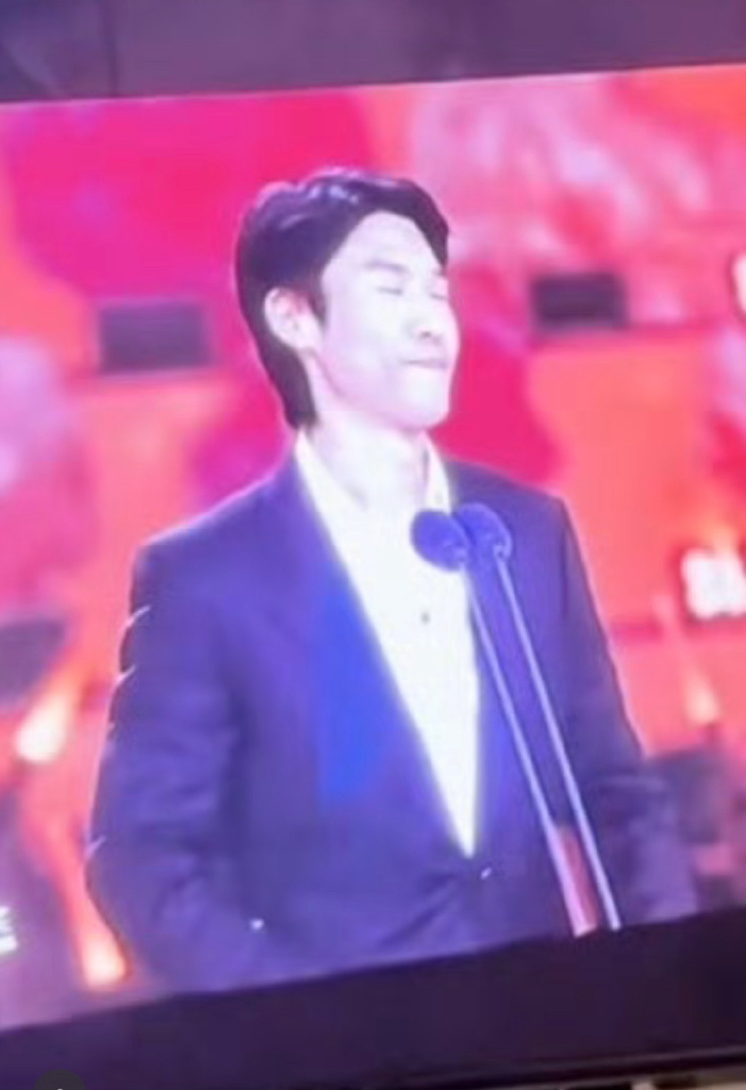 #杨幂下回别再拍了#
我宣布杨幂是梗王，不收徒真的笑晕了[笑cry][笑cry] ​