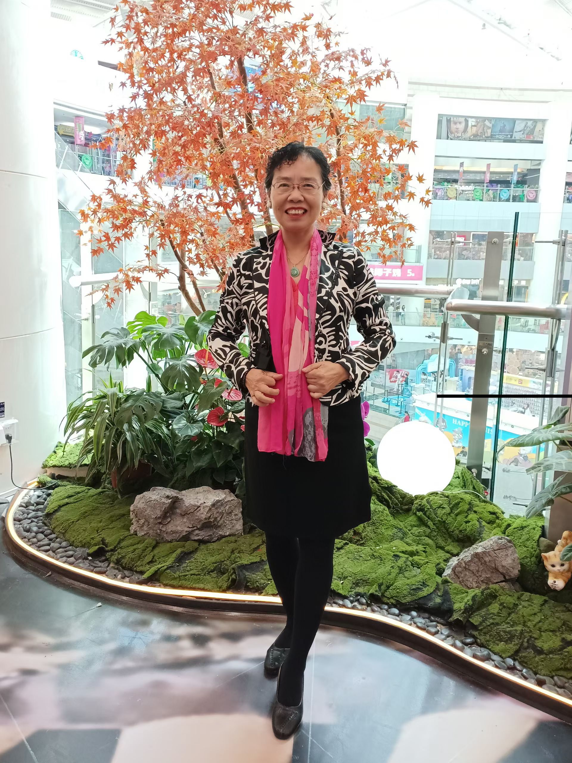 今天姐妹相约到天河逛商场，周日的正佳广场人流如织，繁华热闹。快乐时光随手拍！