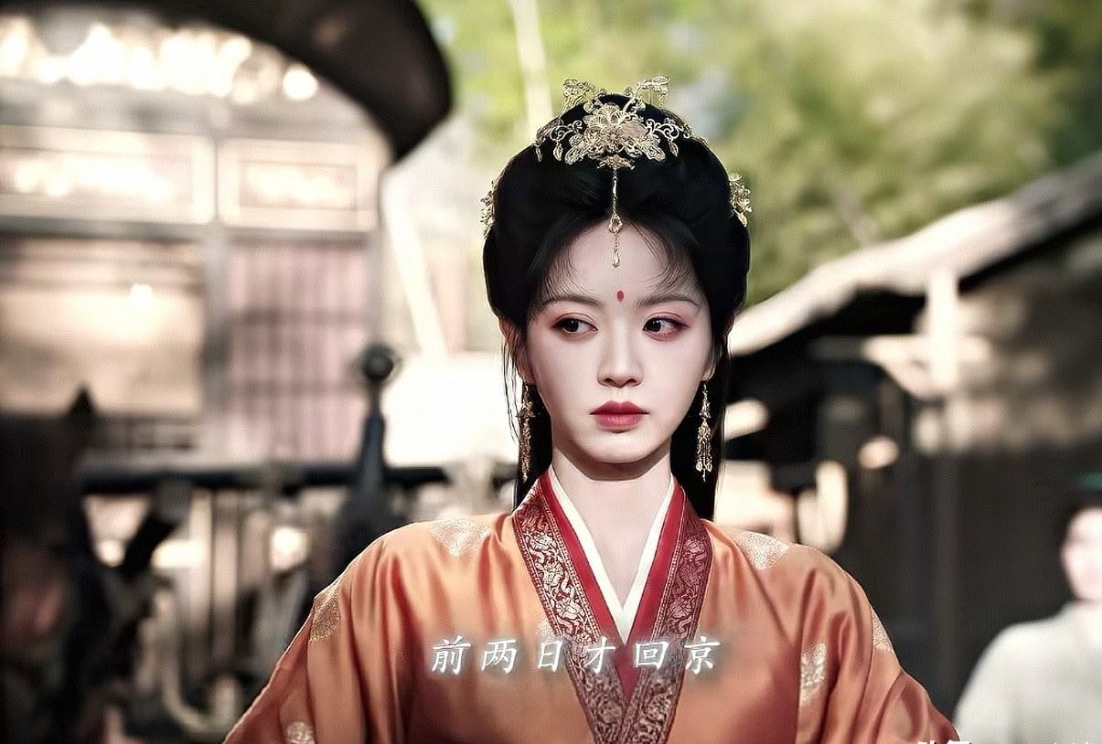 《嫁金钗》里最让人心里堵得慌的，不是男女主怎么虐，而是弟弟魏朔。
整天跟在魏娆身后喊“阿姊”，表面上软乎乎像个小甜豆，其实满脑子心机全用来护着他姐。
前期他多招人烦啊，甚至连红线都防备，就怕别人分走魏娆的一点点关注。
结果倒好，为了帮姐姐撑腰、稳住局势，他转头把红线娶进门，把谢画楼迎为皇后。