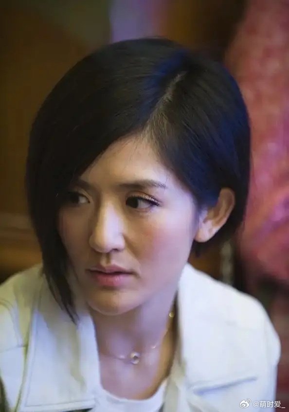 一次，谢娜在包文婧那借了3万澳元，后来还给她3万人民币，包文婧闷闷不乐，直接问她：娜姐，我给你借的可是3万澳元 ​