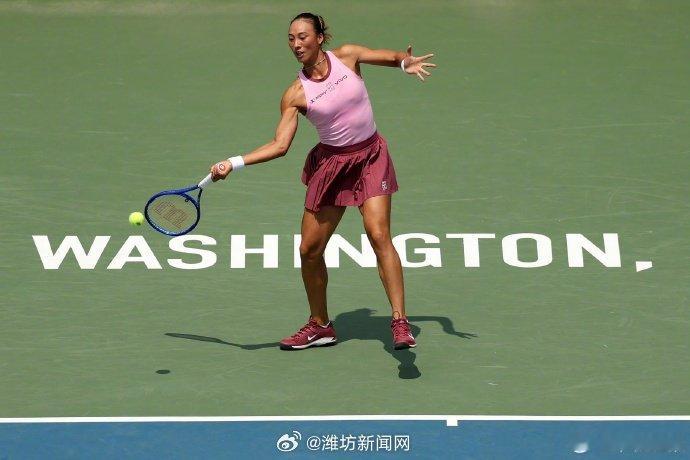 【 两人时隔三年再度交手，2023杭州亚运会半决赛郑钦文曾险胜对手，如...