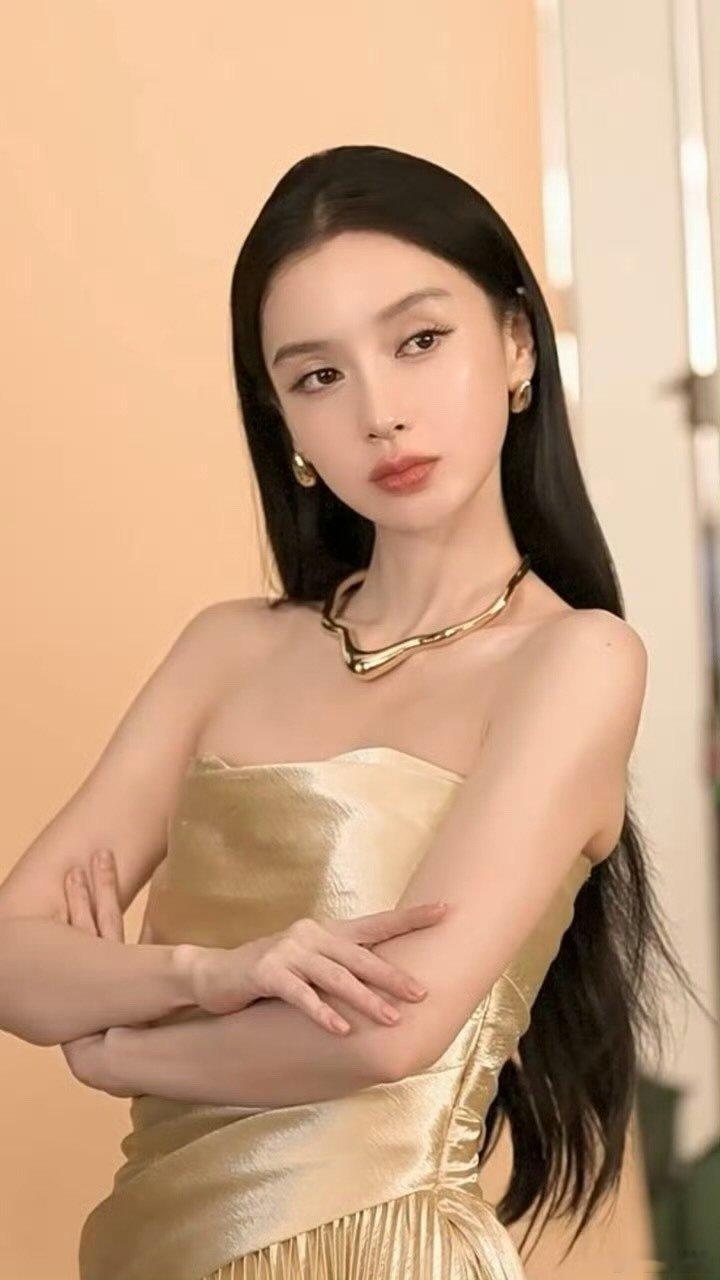 #angelababy[超话]#  [兔子]#杨颖# 

“𝐼 𝓁𝑜𝓋𝑒 𝒻𝓁𝑜𝓌𝑒𝓇𝓈 𝓂𝑜𝓇𝑒 𝓉𝒽𝒶𝓃 𝓎𝑜𝓊.我热爱花 更热爱你.”

​